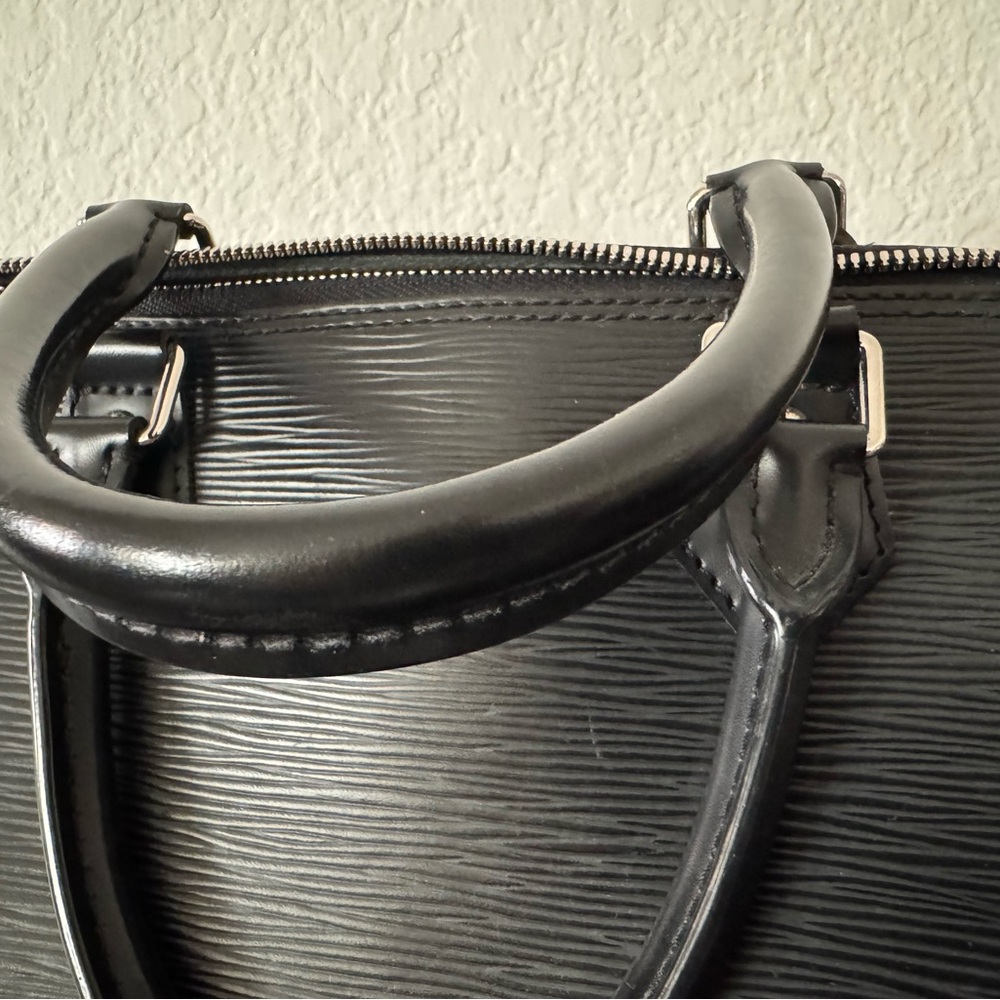 Louis Vuitton Epi Alma GM Black Handbag - Picture 3 of 10